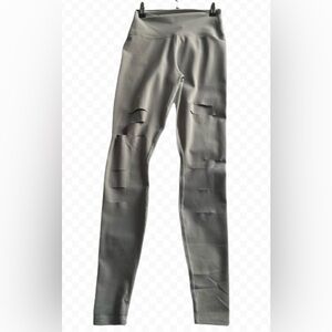 Never worn Alo shredded warrior leggings